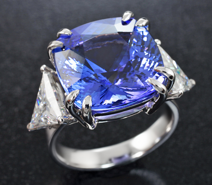 Золото Кольцо с танзанитом 8,43 карата и муассанитами