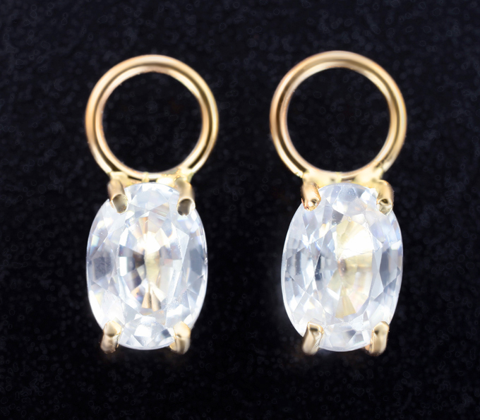 Золото Подвесы с бецветными цирконами 2,55 карата