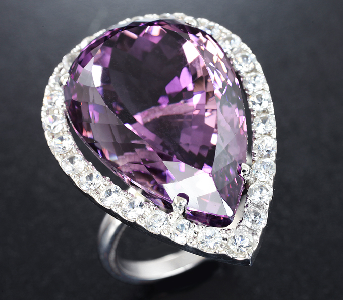 Золото Кольцо с чистейшим аметистом 28,27 карата и бесцветными цирконами