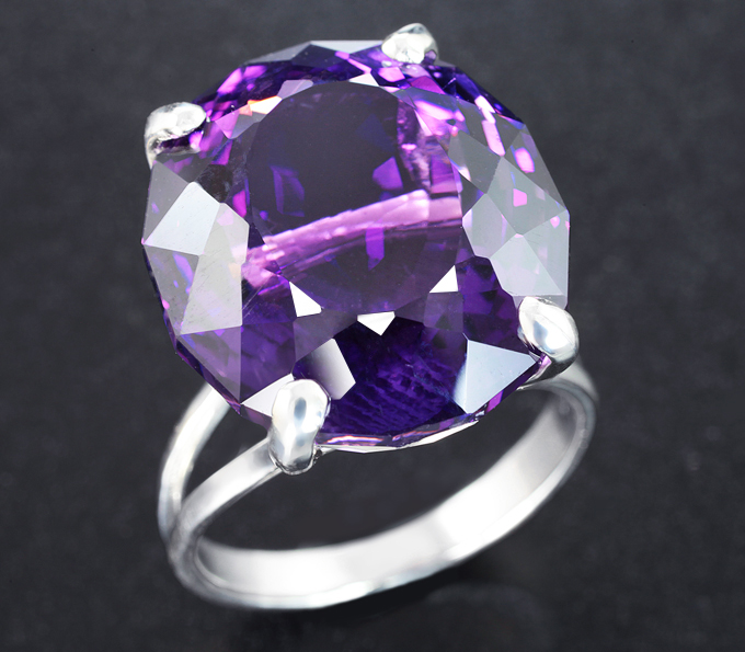Золото Серебряное кольцо с крупным аметистом эффектной огранки 19,93 карата