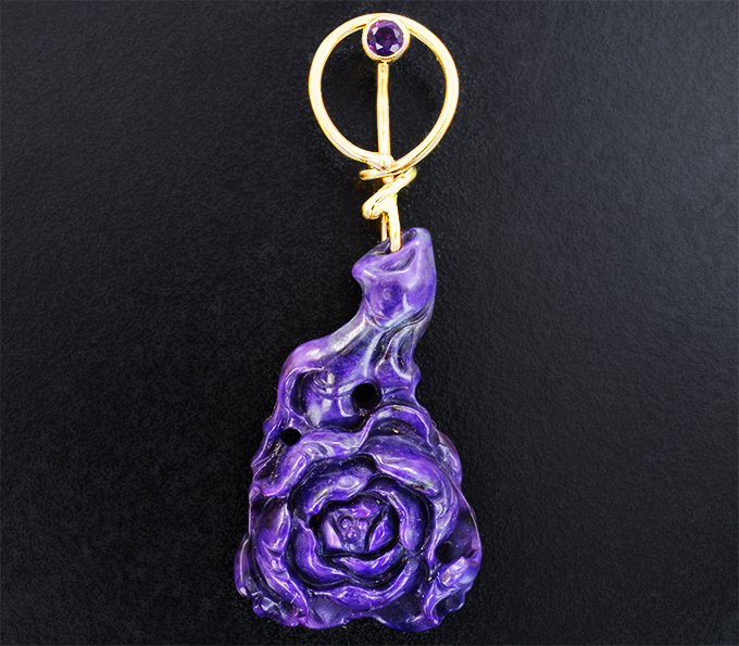 Золото Кулон с резным сугилитом 16,45 карата и аметистом