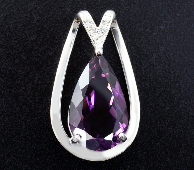 Серебро 925 Кулон со скаполитом 4,24 карата и бесцветными сапфирами