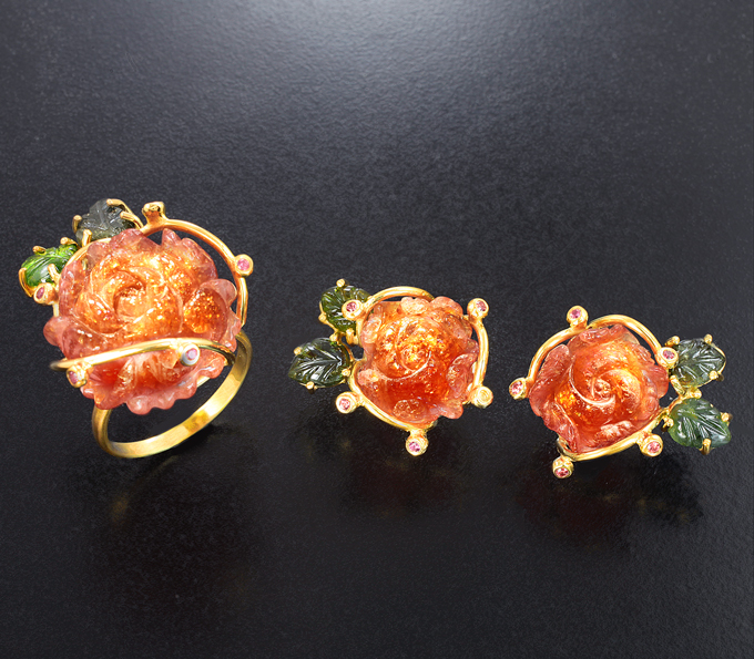 Серебро 925 Комплект с резным солнечным камнем 45,72 карата, зелеными турмалинами и красными сапфирами