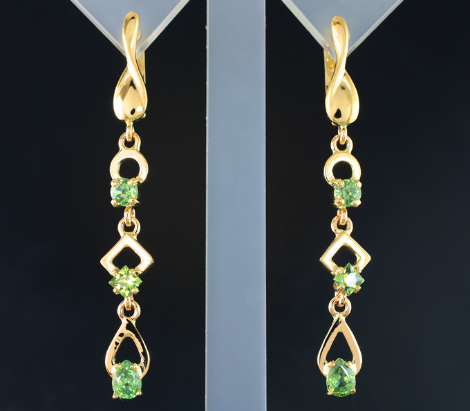 Золото Серьги с демантоидами 1,86 карата