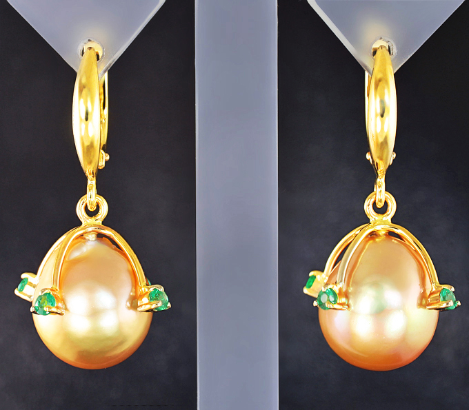 Золото Серьги с золотистым жемчугом 23,84 карата и изумрудами