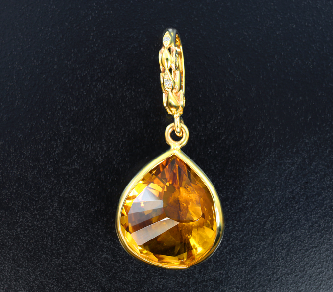 Золото Кулон с гелиодором авторской огранки 11,54 карата и бриллиантами