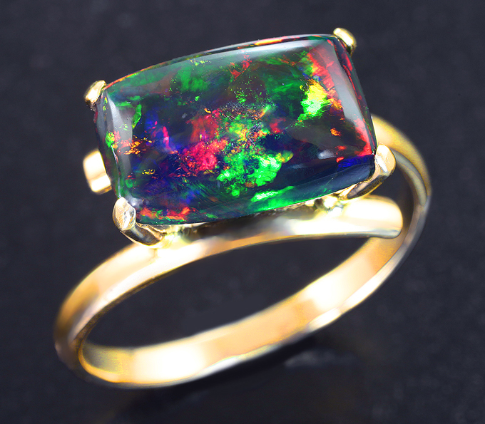 Золото Кольцо с кристаллическим черным опалом 2,2 карата