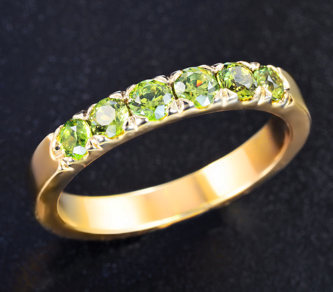 Золото Кольцо с демантоидами гранатами 0,85 карата