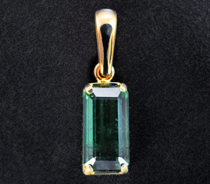 Золото Кулон с зеленым турмалином 3,3 карата