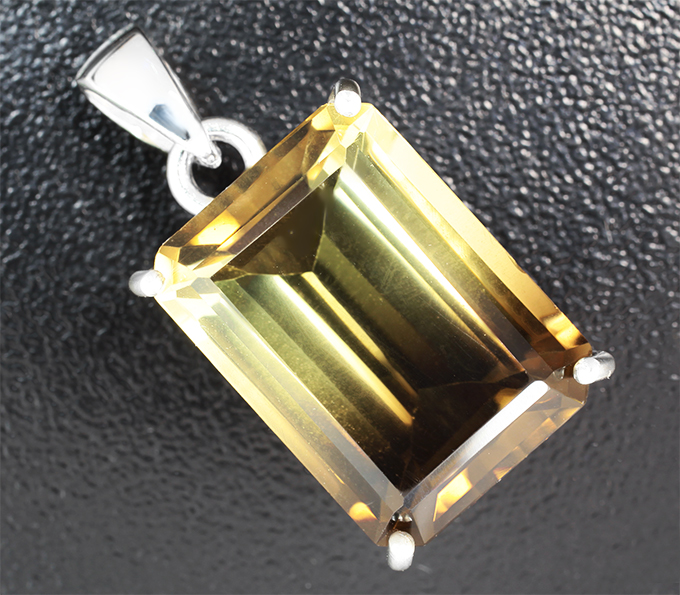 Серебро 925 Кулон с  чистейшим лемотрином 16,96 карата