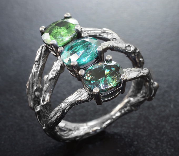 Серебро 925 Кольцо с редкими гранатами со сменой цвета 3,73 карата