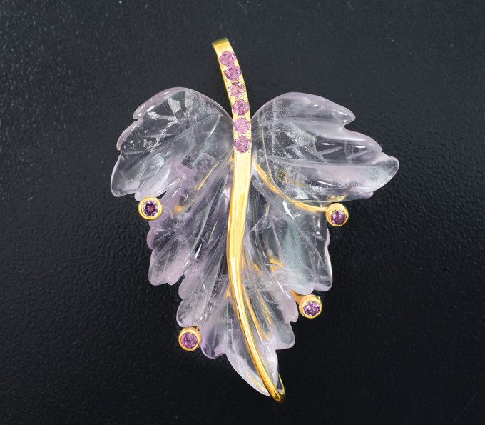 Серебро 925 Кулон с резным аметистом 39,85 карата и родолитами гранатами