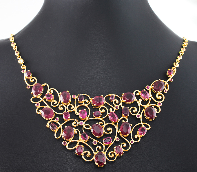 Золото Колье с рубинами 51,9 карата и рубеллитами турмалинами