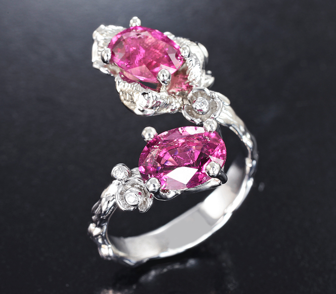 Золото Кольцо с рубеллитами турмалинами 3,4 карата и бриллиантами