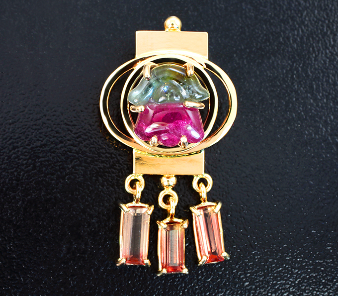 Золото Кулон с резным арбузным турмалином 4,63 карата и полихромными турмалинами 1,21 карата
