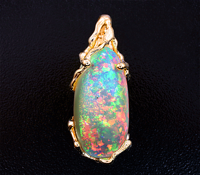 Золото Кулон с кристаллическим эфиопским опалом 13,57 карата