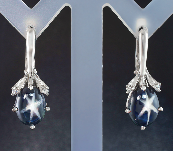 Золото Серьги со звездчатыми сапфирами 6,24 карата и бесцветными цирконами