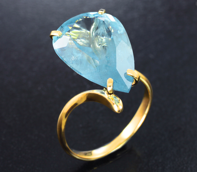 Золото Золотое кольцо с аквамарином 8,35 карата