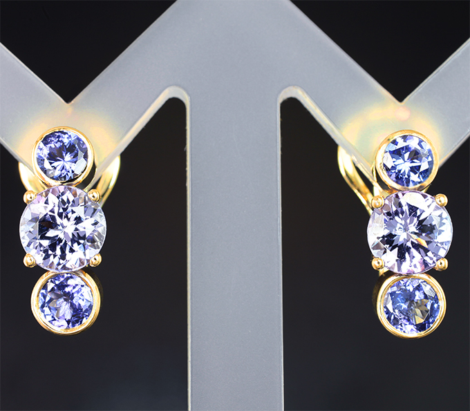 Золото Золотые серьги с танзанитами 4,47 карата