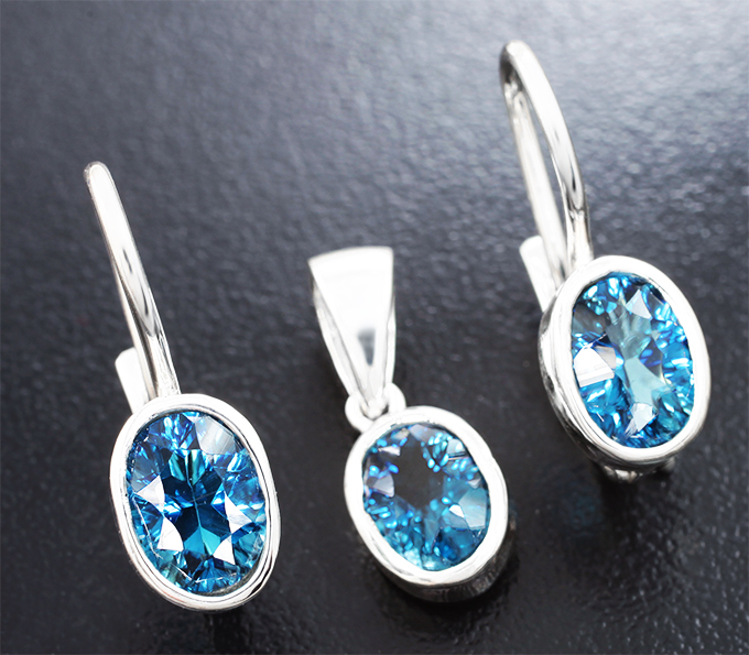 Серебро 925 Серебряный комплект с насыщенно-синими топазами лазерной огранки
