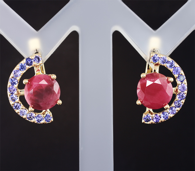 Золото Серьги с родонитами 5,3 карата и сапфирами с фиолетовым оттенком