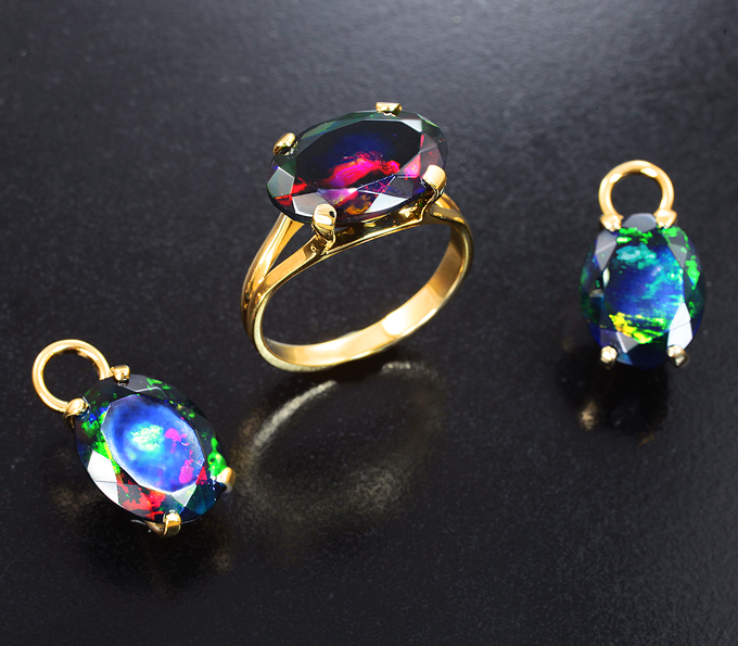 Золото Комплект с ограненными черными опалами 10,93 карата