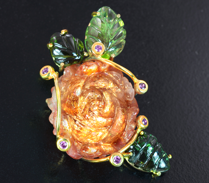 Серебро 925 Брошь/кулон с резным солнечным камнем 25,74 карата, резными турмалинами 6,08 карата и розовыми сапфирами