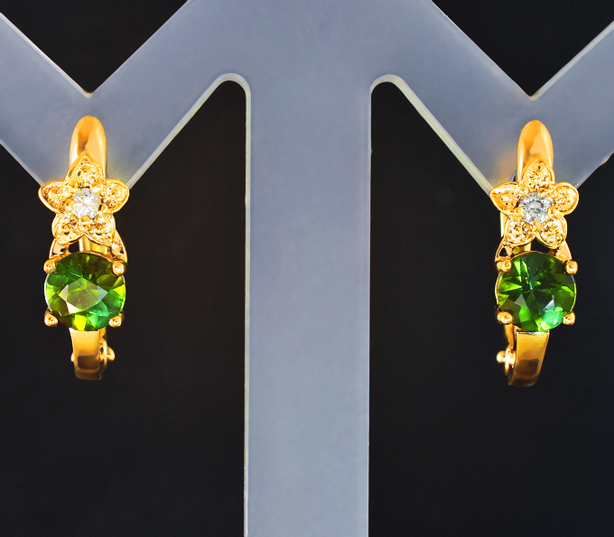 Золото Серьги с зелеными турмалинами 0,95 карата и бриллиантами