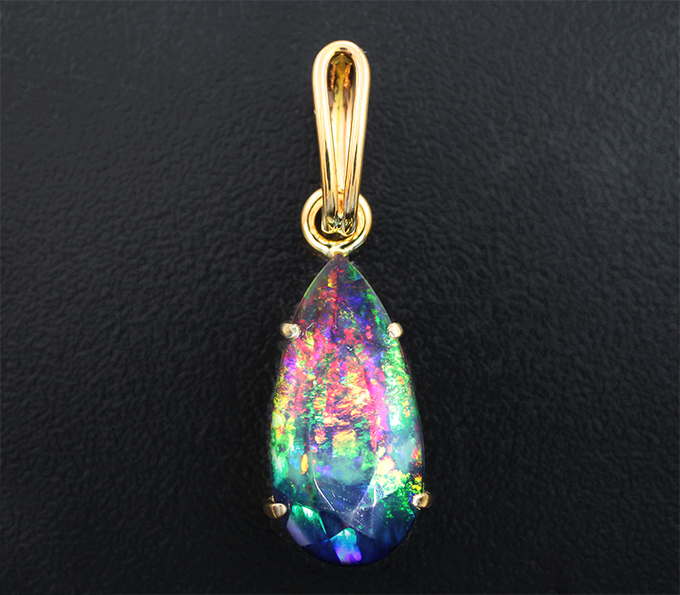 Золото Кулон с ограненным черным опалом 4,65 карата