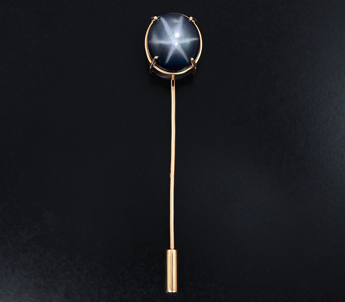 Золото Брошь-игла cо звездчатым сапфиром 30,29 карата