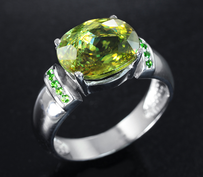 Золото Кольцо cо сфеном 4,23 карата и хромдиопсидами