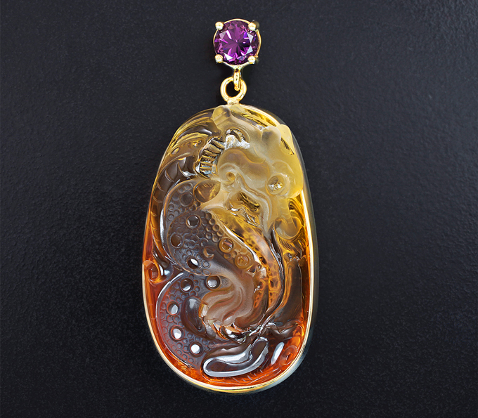 Золото Кулон с резным цитрином 68,78 карата и умбалитом гранатом 0,99 карата
