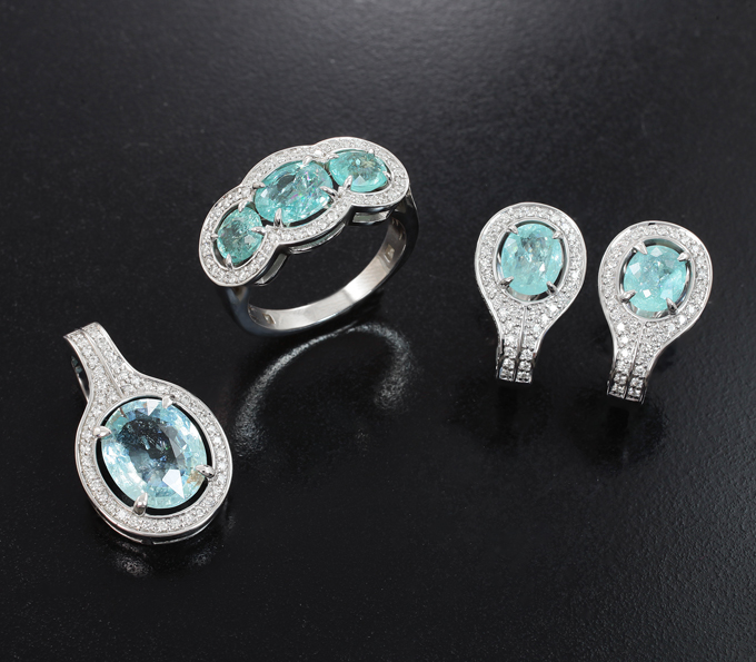 Золото Комплект с параиба турмалинами 8,81 карата и бриллиантами