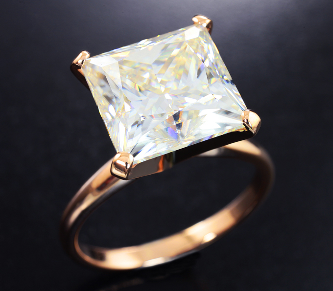 Золото Кольцо с муассанитом высокой чистоты 7,34 карата