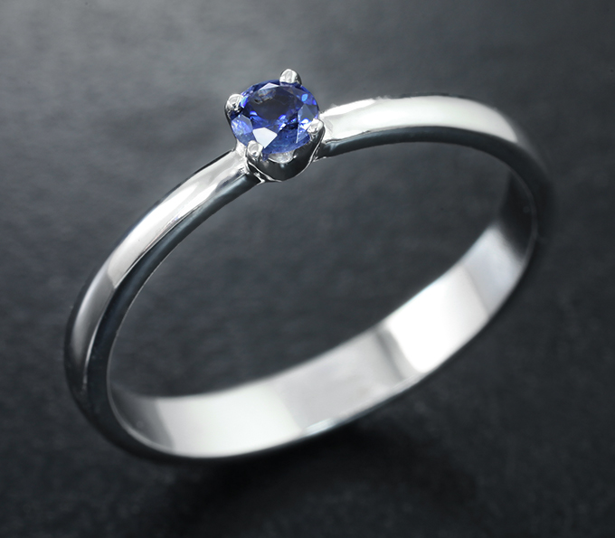 Золото Кольцо с бенитоитом 0,12 карата