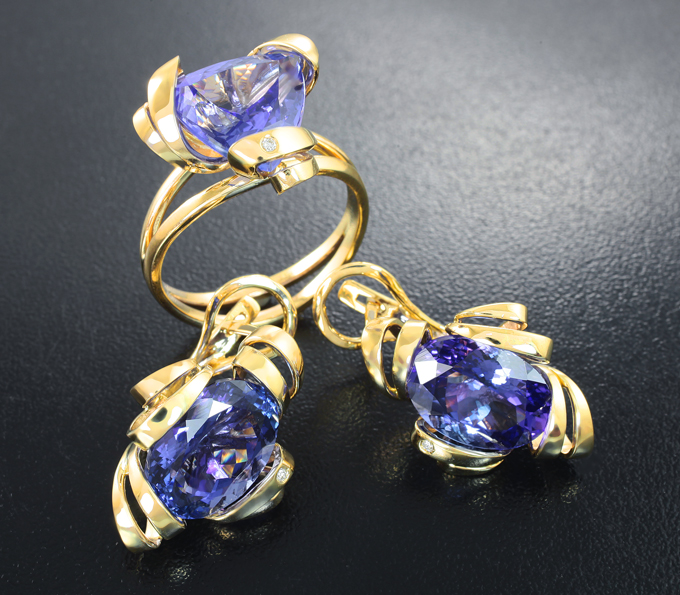 Золото Комплект с чистейшими танзанитами 22,12 карата и бриллиантами