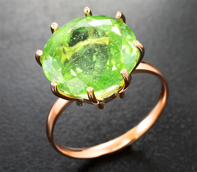 Золото Кольцо с перидотом с включениями рутила 15,3 карата