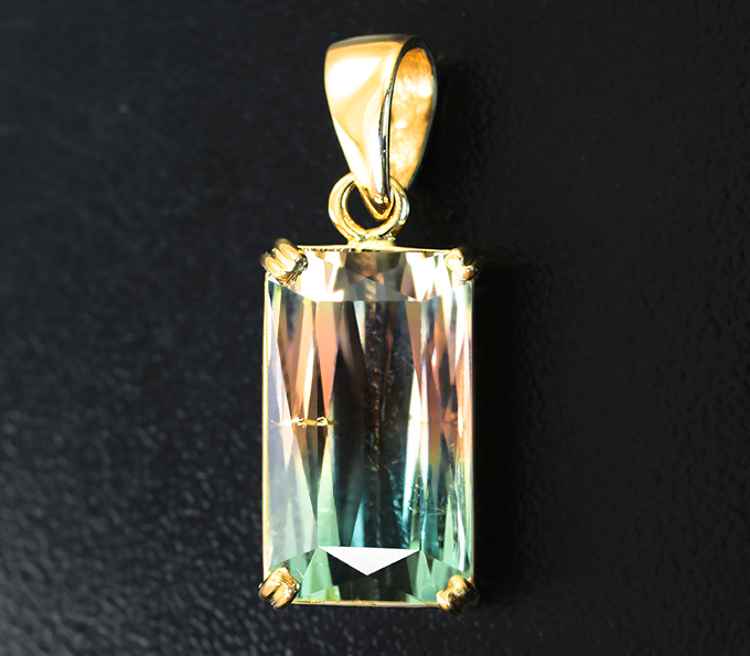 Золото Кулон с крупным полихромным турмалингом 10,48 карата