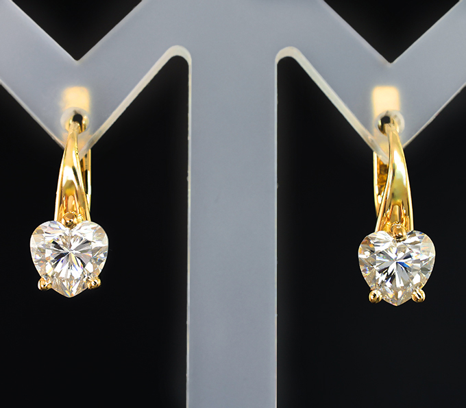 Золото Серьги с муассанитами 2,13 карата