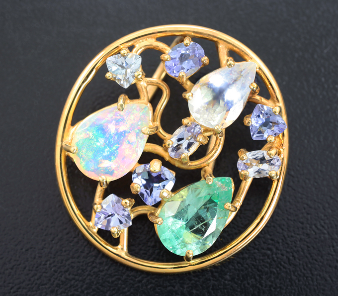 Серебро 925 Кулон с «неоновым» уральским изумрудом 1,76 карата, ограненным эфиопским опалом 1,26 карата, лунным камнем 1,22 карата и танзанитами 1,67 карата