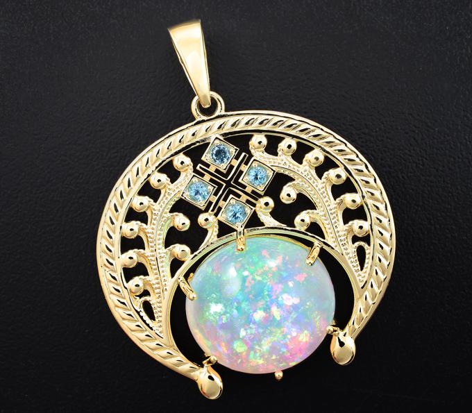 Золото Кулон с кристаллическим эфиопским опалом 16,04 карата и голубыми топазами