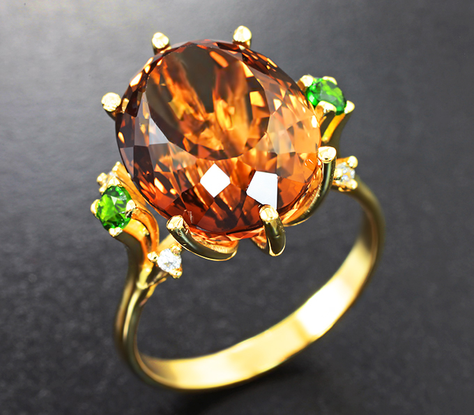 Золото Кольцо с чистейшим империал топазом 16,76 карата, диопсидами и бесцветными цирконами