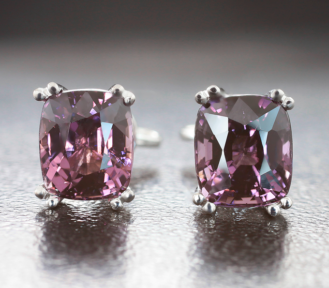 Золото Пусеты с пурпурными шпинелями 2,79 карата