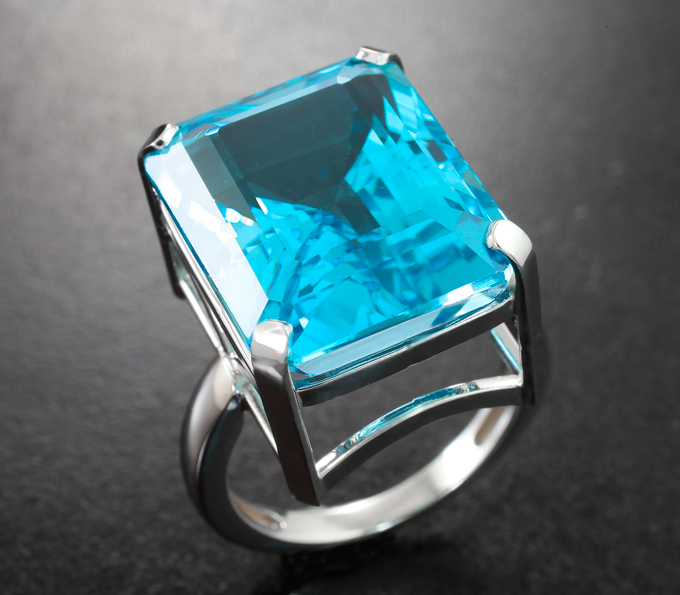 Золото Кольцо с чистейшим голубым топазом 29,04 карата