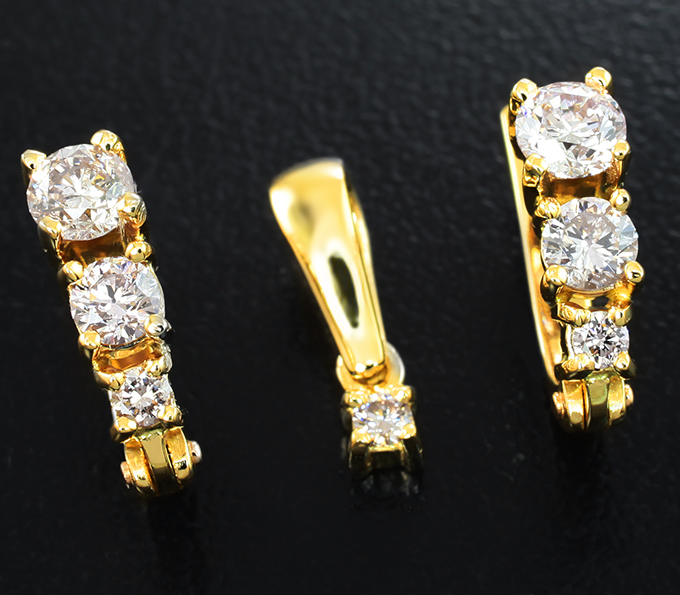 Золото Комлпект с бриллиантами 0,8 карата