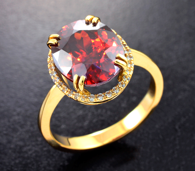 Золото Кольцо cо сфалеритом 7,47 карата и бесцветными цирконами