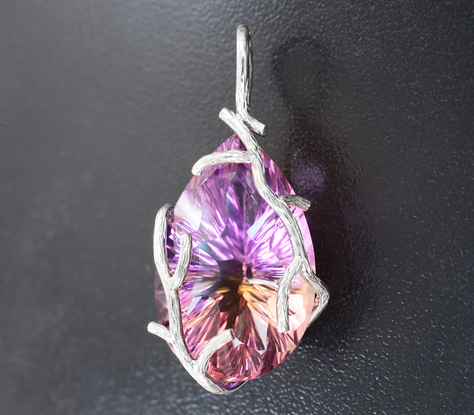 Золото Кулон с чистейшим аметрином лазерной огранки 28,04 карата