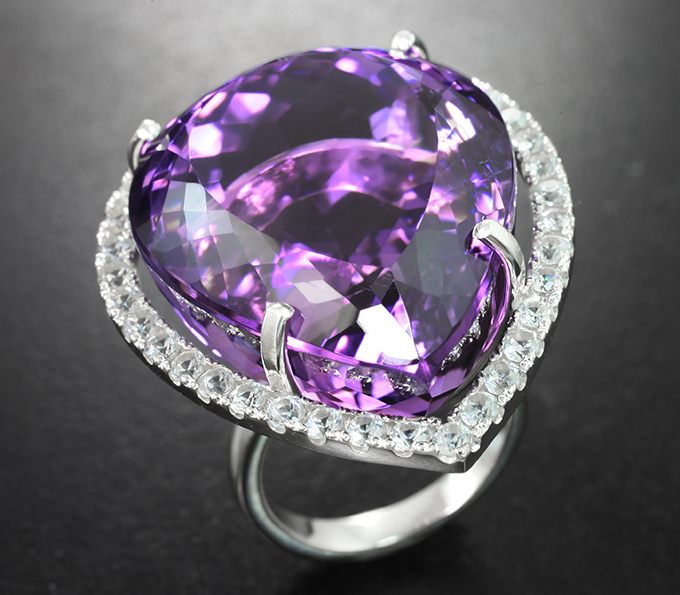 Серебро 925 Кольцо с чистейшим крупным аметистом 66,83 карата и бесцветными цирконами
