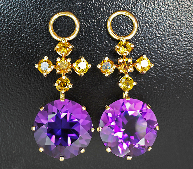 Золото Подвесы для серег с чистейшими аметистами со сменой цвета 16,81 карата и мали гранатами 1,93 карата