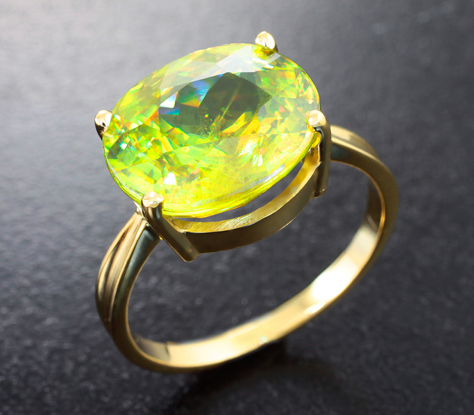 Золото Кольцо с крупным желто-зеленым сфеном 7,29 карата